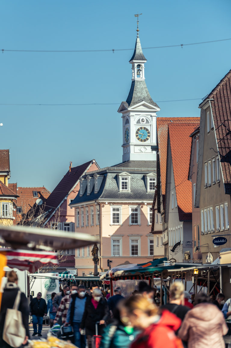 Auf den Wochenmärkten, wie hier in Aalen, werden regionale Produkte angeboten. Foto: Stadt Aalen