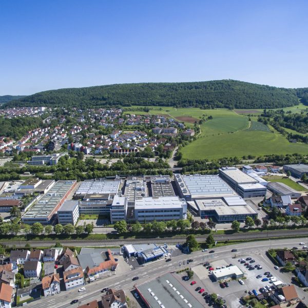 Firmengelände von der Luft fotografiert