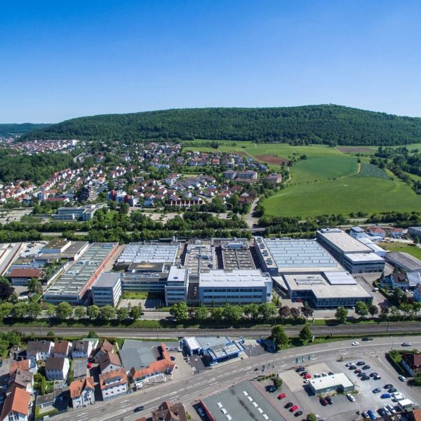 Luftaufnahme von einem Firmengelände